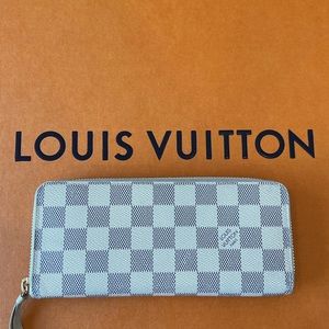 Louis Vuitton Damier Azur Zippy Wallet